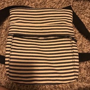 Thirty one crossbody 4 pockets